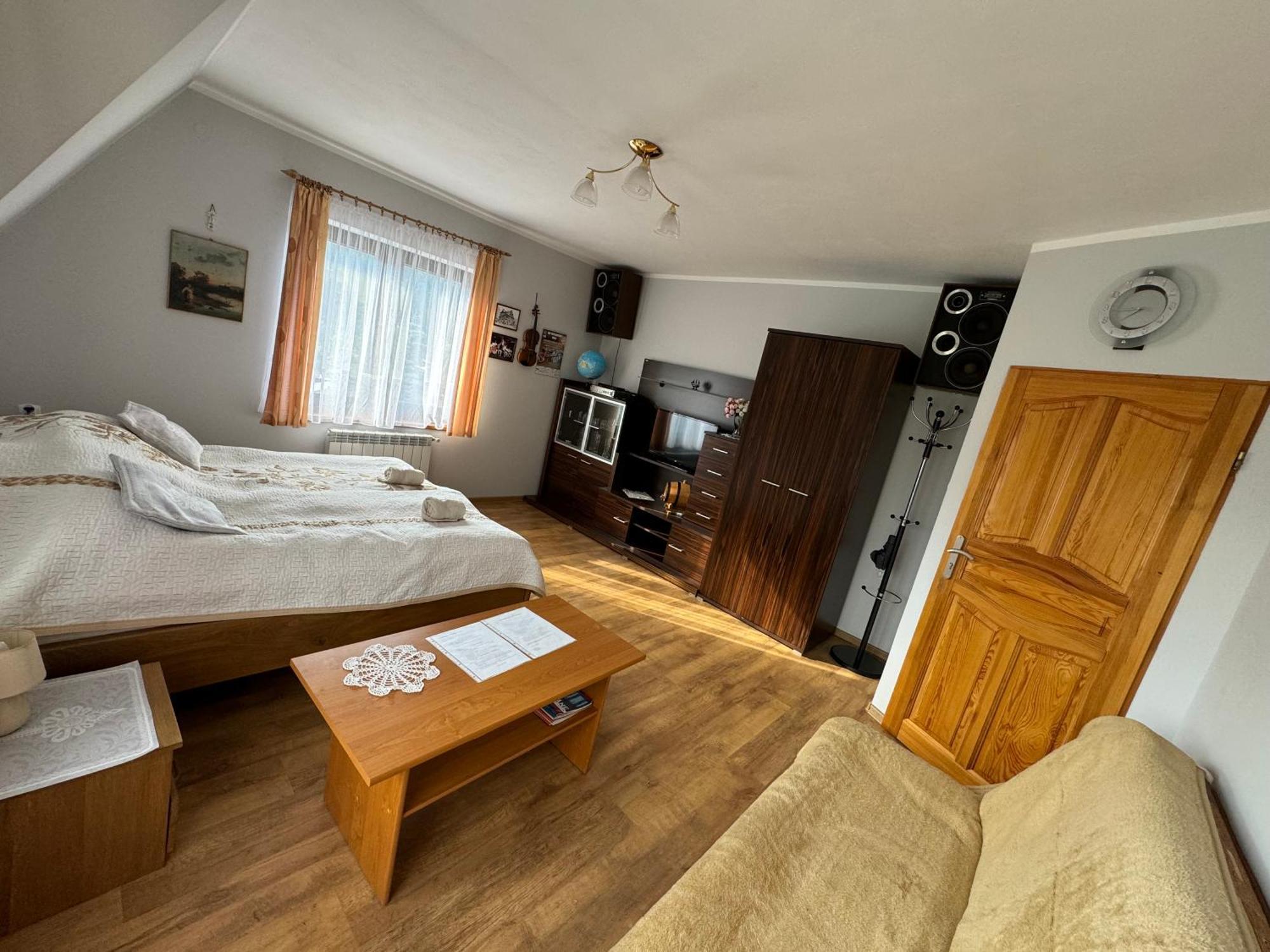 Gut Apartment โปโรนิน ภายนอก รูปภาพ