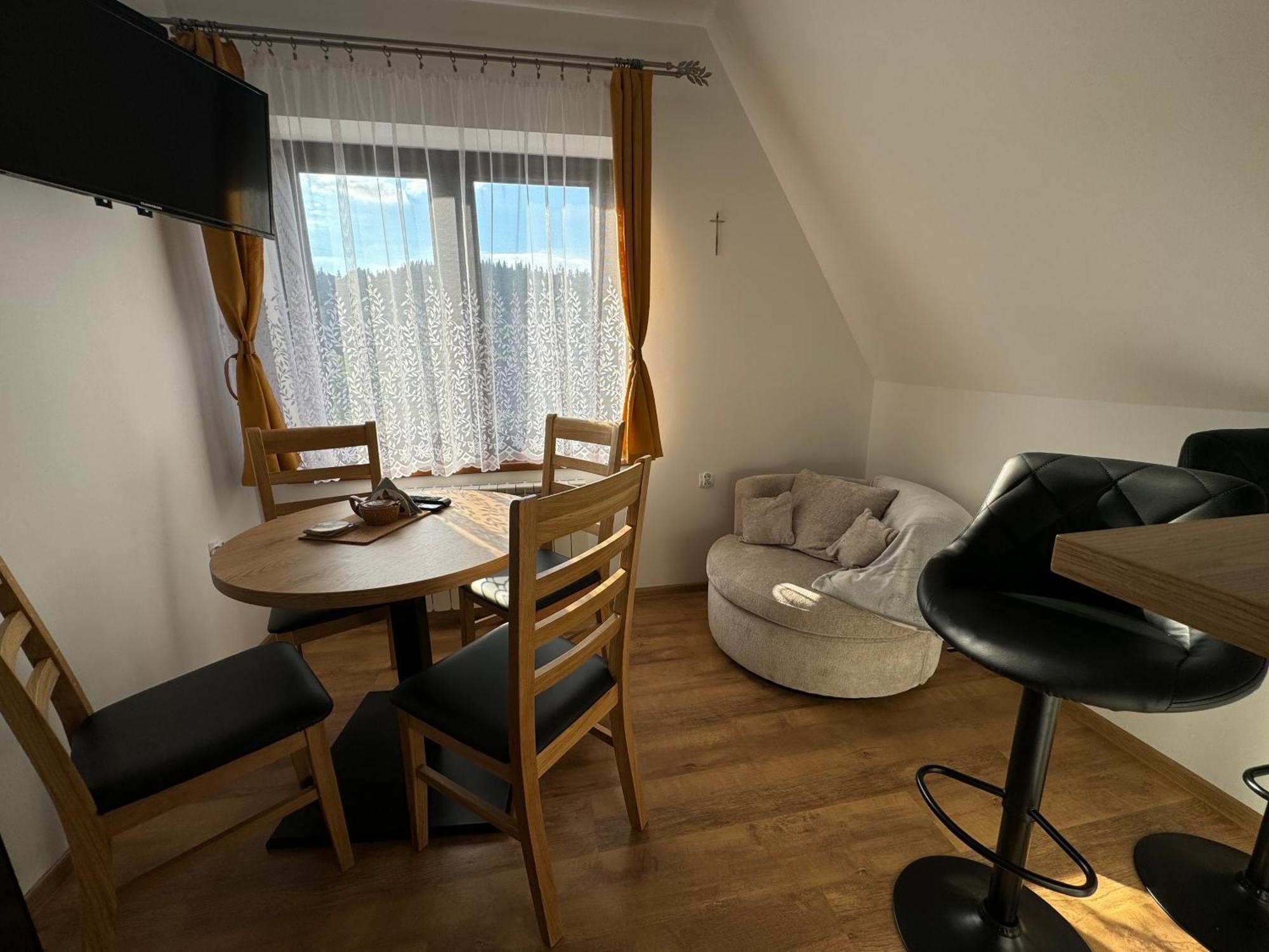 Gut Apartment โปโรนิน ภายนอก รูปภาพ
